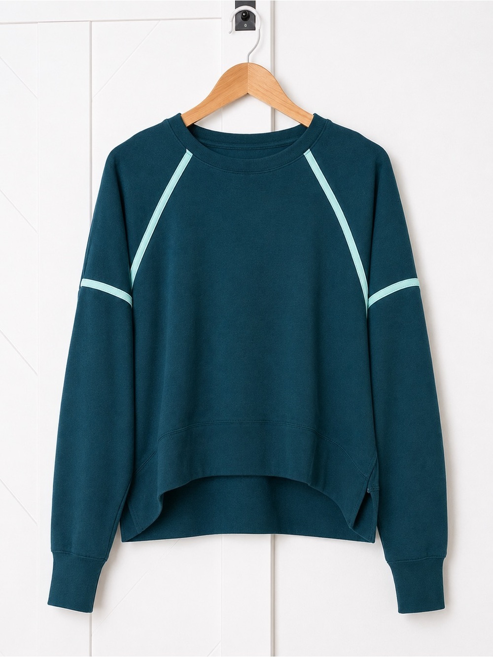 Jessica Simpson Active Contrast Piping Cropped Sweatshirt Medium Teal Athleisure